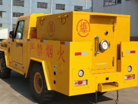 保城镇凯龙爆破器材运输车：保障爆破任务的安全运行